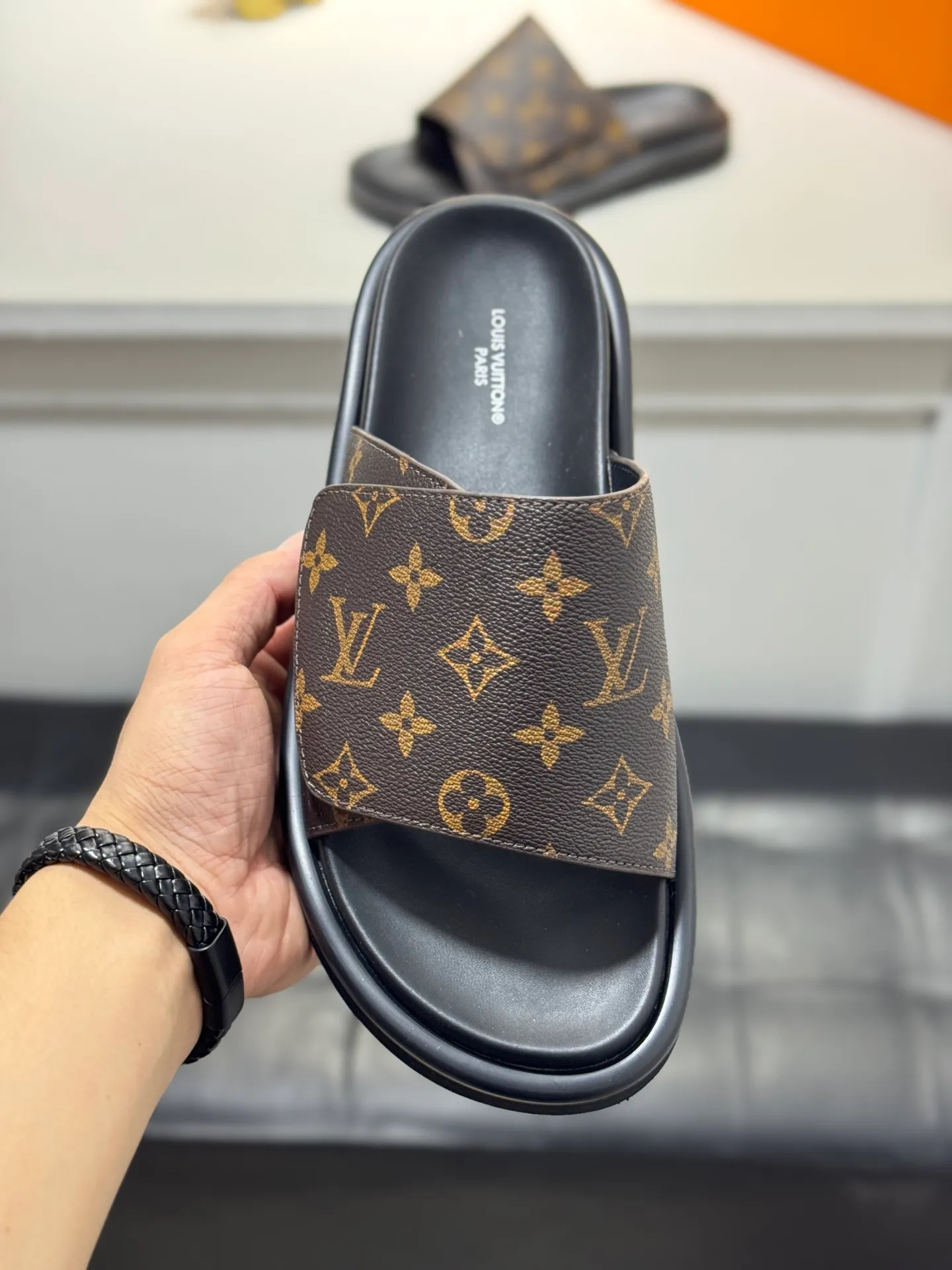 Men's Men's Shoes💰360 [New Style]🦇🦇Top Original [Louis Vuitton] Slippers for Couples👫Spring and Summer Style🎯🎯As an active family in the fashion industry ⭐ Lv takes bold innovation as its true nature ⚡Fabric and floral with hardware🔥Clean and neat ⚡Fashionable and elegant🌹Multiple colors available Size: 36-44 (45. Customized